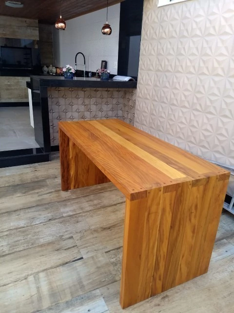 Mesa de Viga em Peroba Rosa