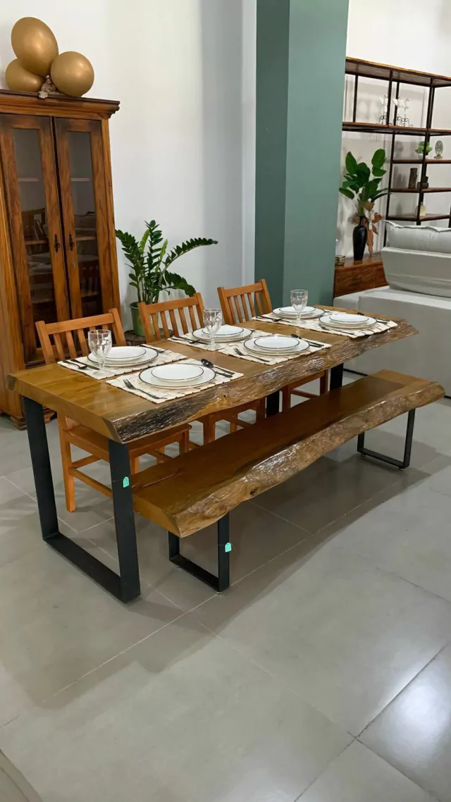 Mesa de Pequiá com borda orgânica - Image 3